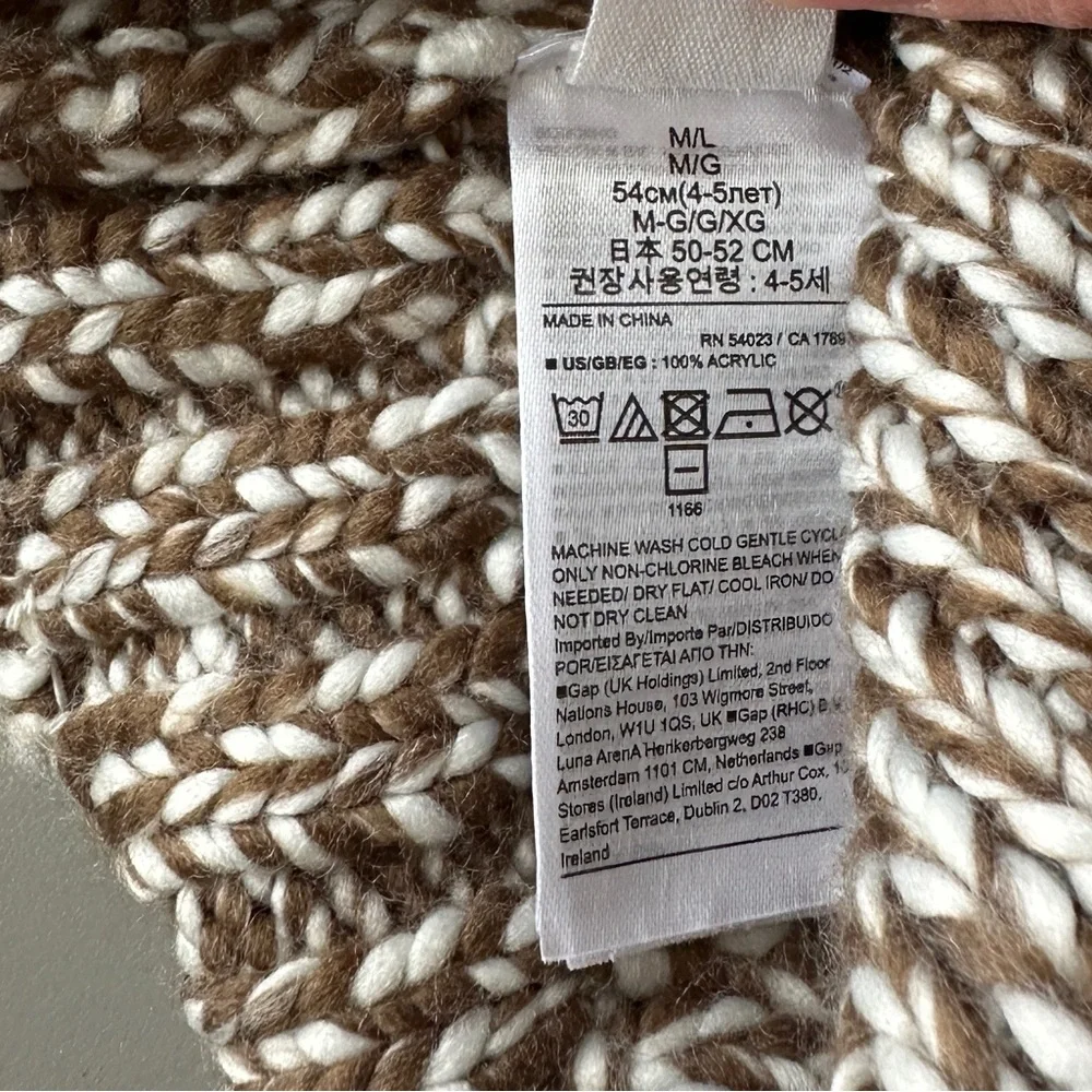 NWOT Baby Double Pom Beanie 4-5